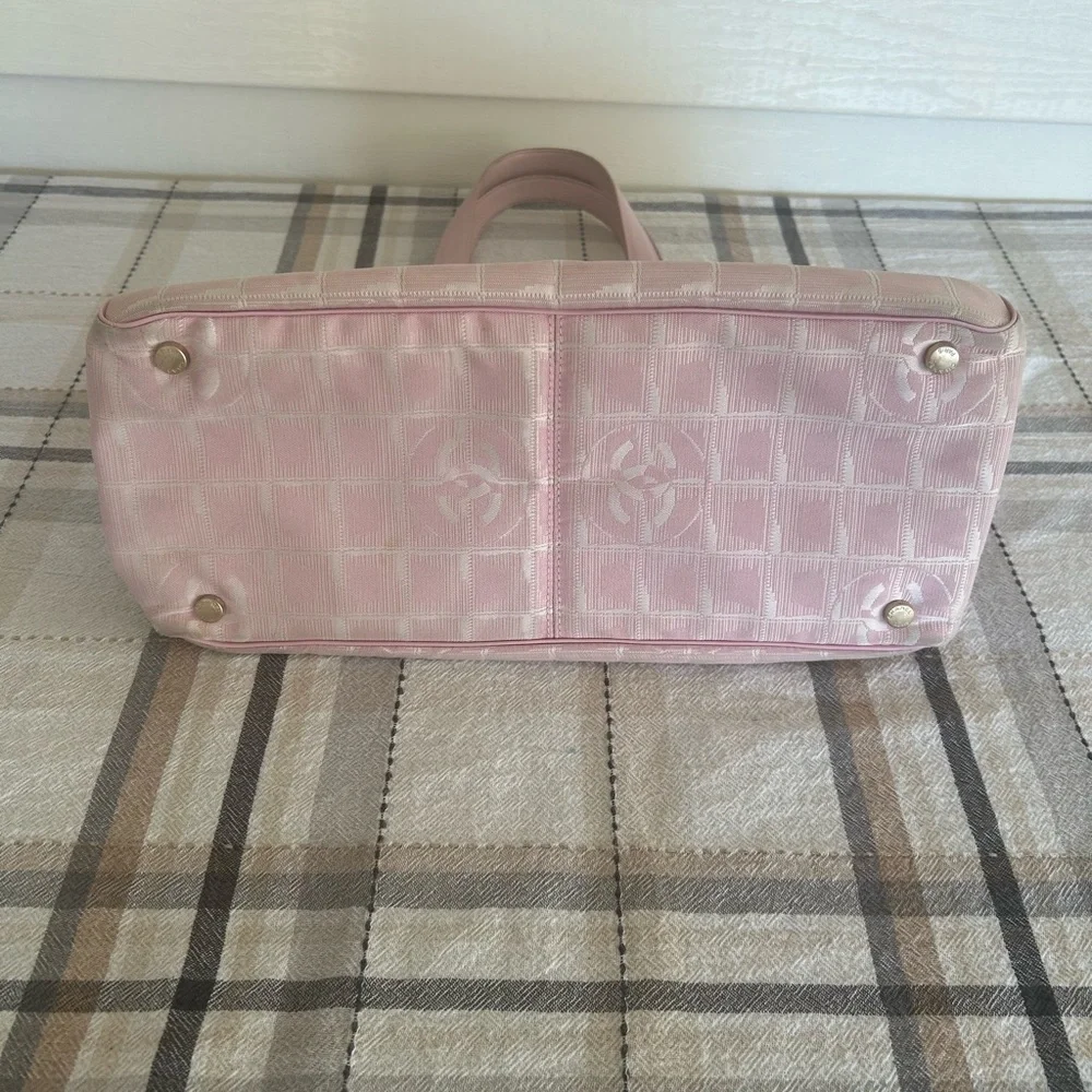 Chanel Light Pink Tote Bag- CC Logo - Picture 5 of 16